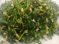 凉拌马兰头-万佛湖许老大铁锅鱼(黑金冠店)