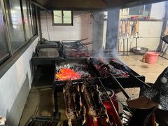 -黄记四更烤乳猪店