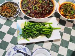 -大众跷脚牛肉馆·非遗传承单位(峨眉山店)