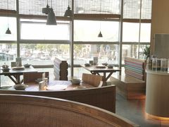 靠窗位-蜜桃餐厅·伴山(湖滨商业街店)