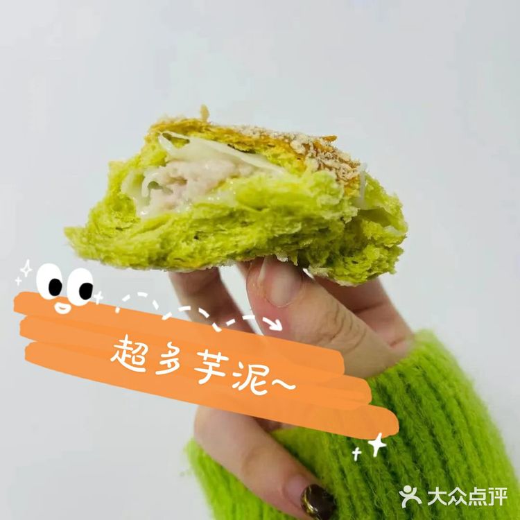 再来一个芋泥面包吧，看起来小小的面包