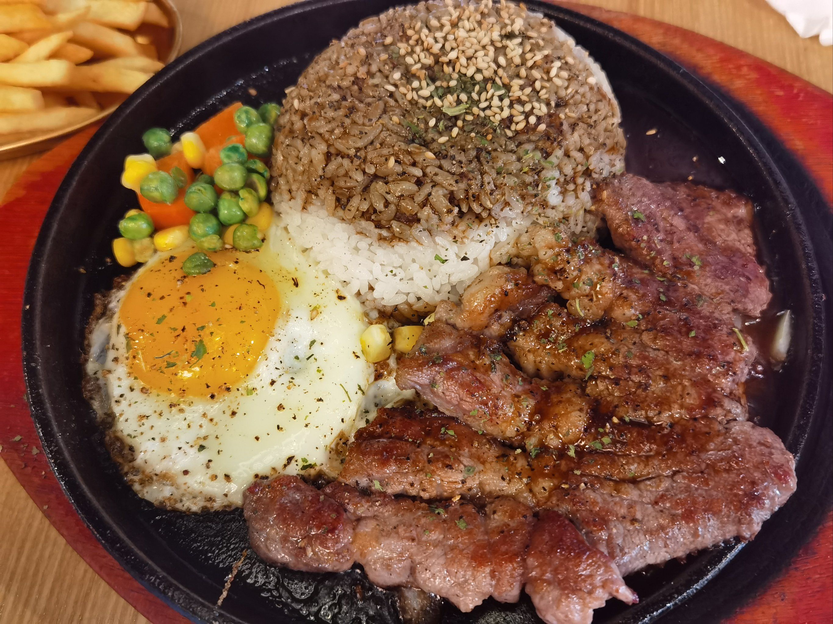 好吃的铁板牛排饭