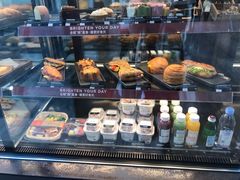 面包甜点陈列柜-星巴克(港汇1号办公楼店)