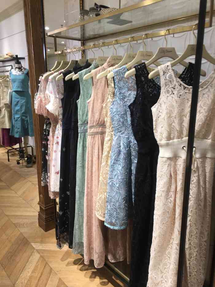 lily brown(天河城店)-"昨天是国庆节,我这辈子打的第一次消费者维.