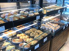 面包甜点陈列柜-皇冠幸福里动物奶油生日蛋糕(宗关地铁店)