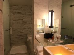 -上海滴水湖皇冠假日酒店