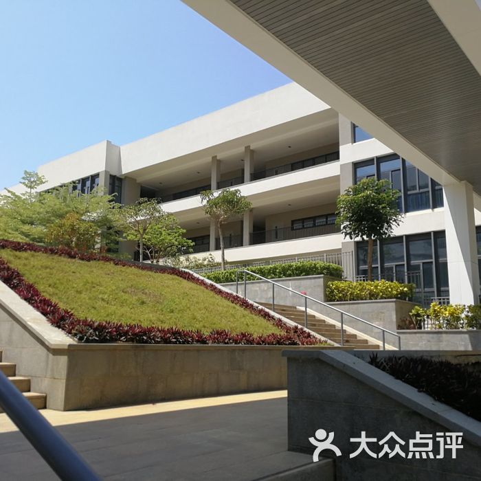 三亚外国语学校