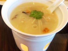 花胶炖鱼唇-名佳荟