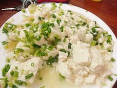 小葱拌豆腐-宝瑞门钉肉饼店