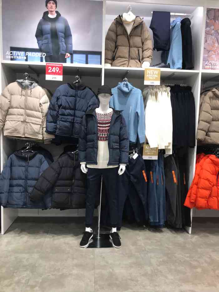 gu极优(颛桥万达广场店)-"小年夜去万达gu买了两件卫衣,价格便宜,.