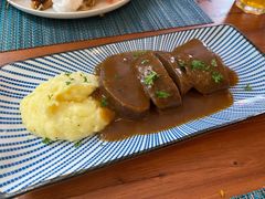 烩牛舌配土豆泥和红酒汁-帕歌西班牙餐厅paco tapas