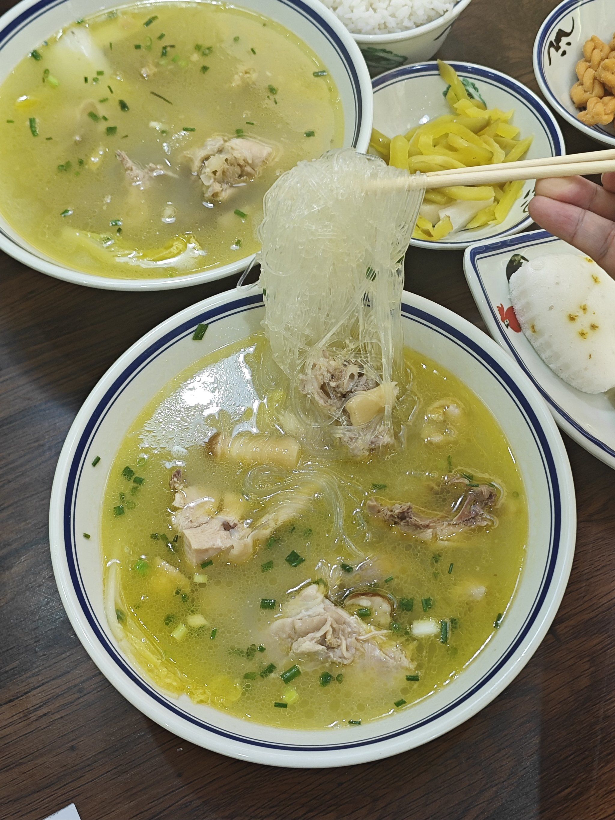 天气转凉这一碗鸡汤粉丝谁能拒绝