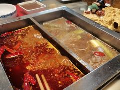 牛肉菌汤鸳鸯锅-月满大江经典成都火锅(麻城店)