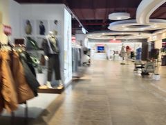 -燕莎奥特莱斯购物中心