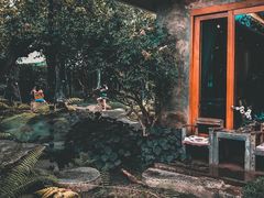 -Chom Cafe and Restaurant
