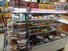 -全家便利店(襄阳南路店)