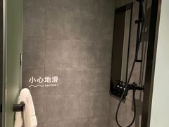-上海虹桥中心爱琴海亚朵S酒店