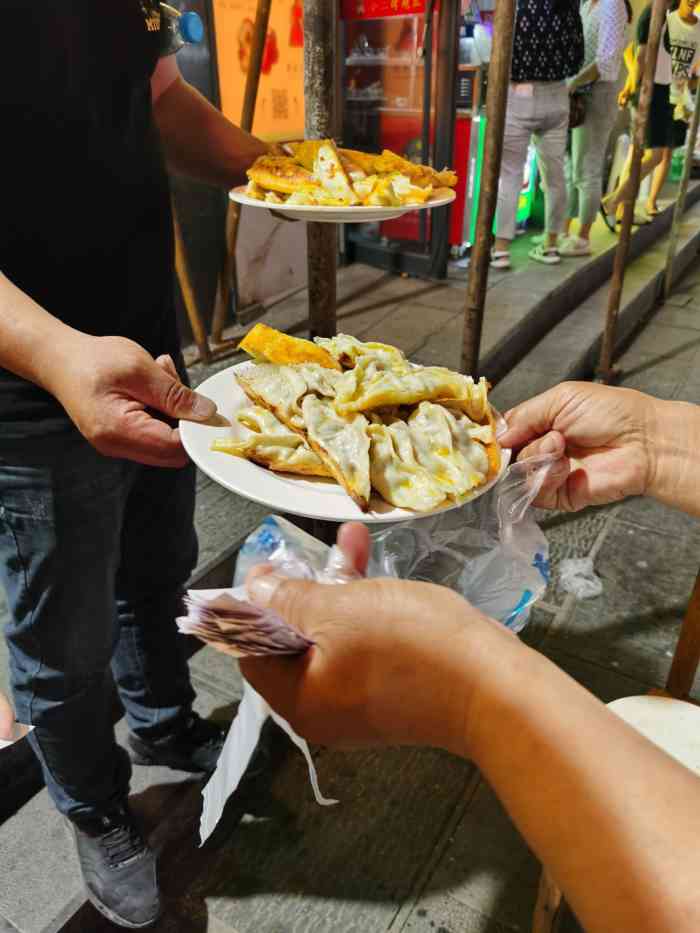 打分 今天刚到洛阳,晚上到西工小街逛吃美食.