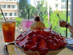 草莓雪冰-劳顶笨咖啡(敦化店)