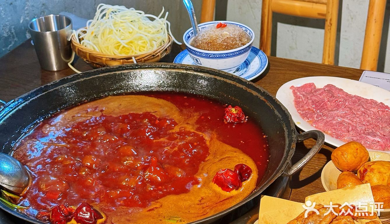 成都必吃榜：五里关火锅，奎星楼的辣味传奇！