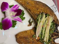 傣家香茅草烤鲈鱼-香巴拉云南餐厅(华莱坞店)