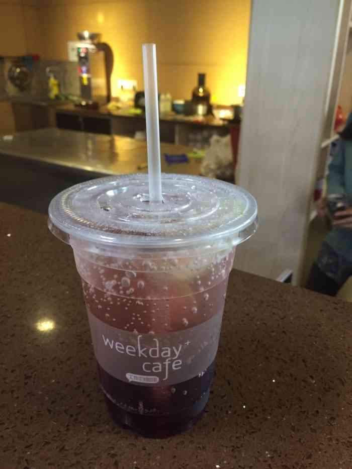 打分 黑加仑苏打很正,一百分!老板娘很美,超级像陈慧娴,我的偶象