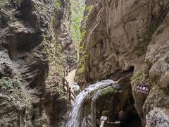 -龙水峡地缝景区