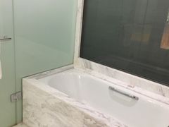 -上海滴水湖皇冠假日酒店