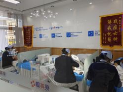 -靓芙泉专研痘痘肌