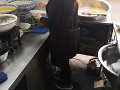 自助取餐区-何老二卤汁凉粉