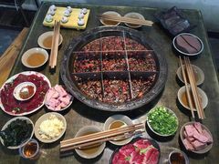 -渝嘴小老弟老火锅(华新村店)