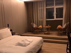 -西安大雁塔科技大学地铁站亚朵酒店