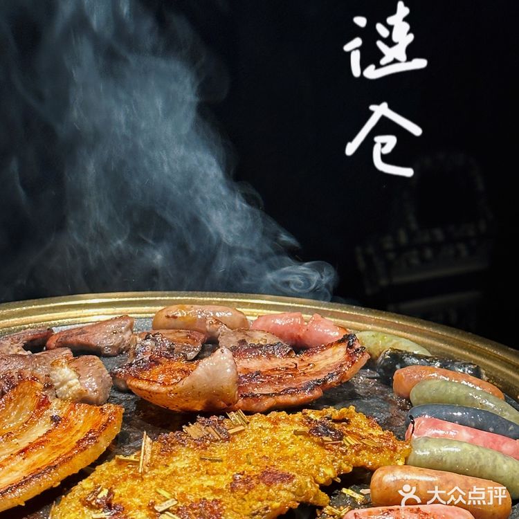 开在河岸的烤肉