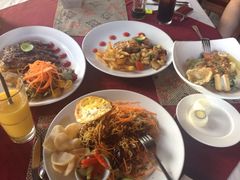 猪肋排还有烤吞拿&nbsp;可以把米饭换成土豆-Pundi Pundi Restaurant