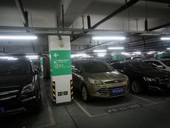 -虹桥火车站-停车场