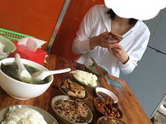 -董哥山城碗碗香(美专校街店)