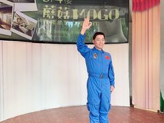 -厦门帷幕开啦红地毯蜡像艺术馆