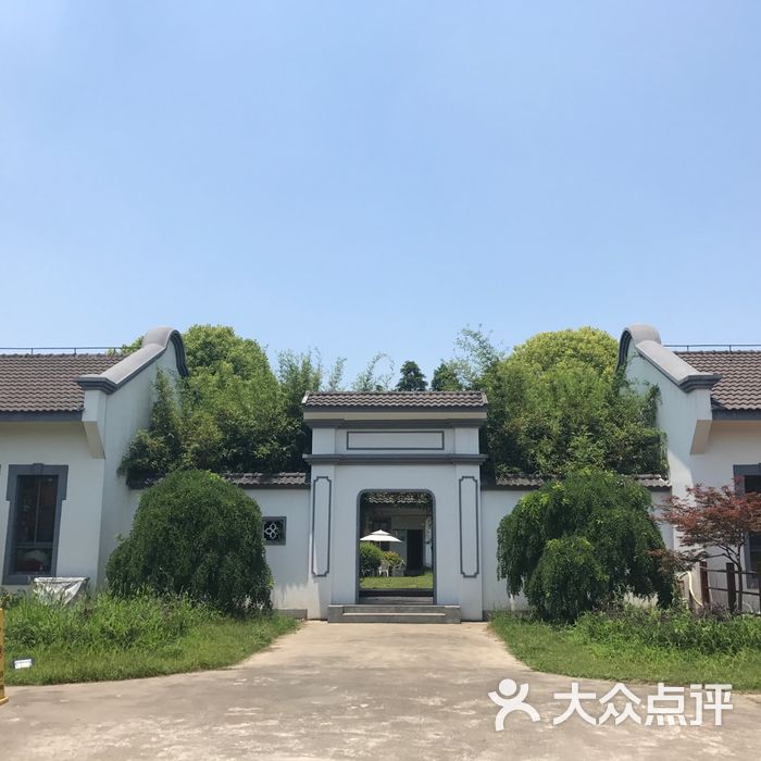 上海申亚瑞地怡园度假村