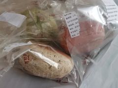 -顶东面包花园·生日蛋糕(世博店)