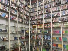 -钟书阁(松江泰晤士小镇店)