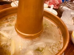 -洞庭洲·防空洞火锅·烧烤·铜锅涮肉(新百广场店)