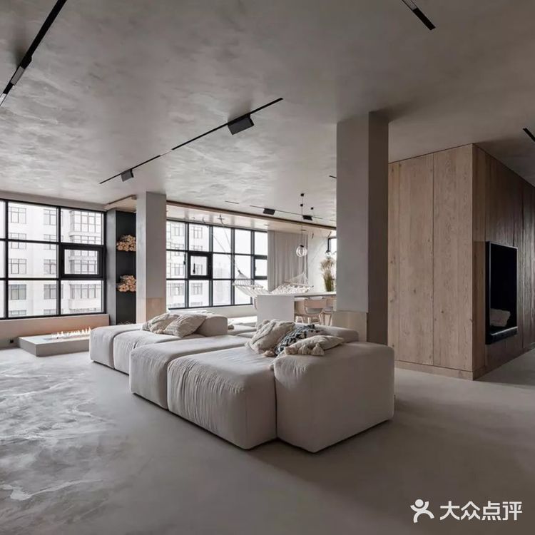 低调轻雅的顶层复式，住出另一种豪宅范！