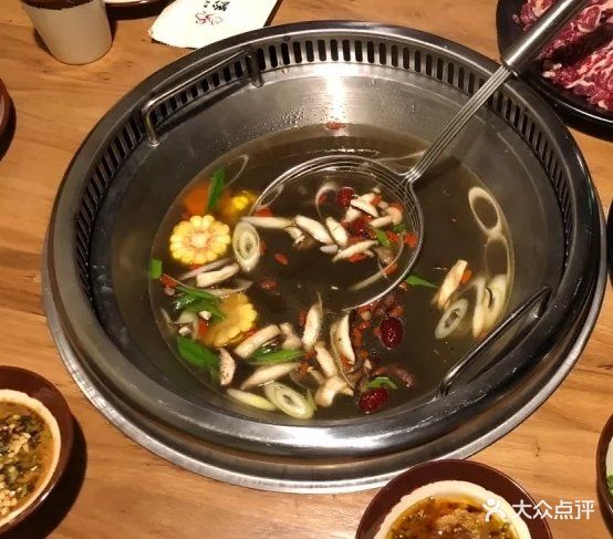 黔岭牛庄鲜牛肉火锅(万辉国际广场店)麻辣菌汤锅图片 第1张