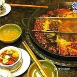 满锅红油让人辣的上瘾，还没有油腻之感，菜品也是十分新鲜