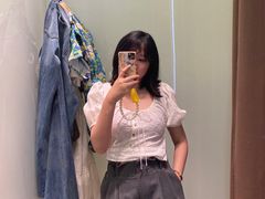 试穿搭配-URBAN REVIVO(深圳华润万象天地店)