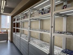 -无奔眼镜·蔡司·依视路授权店(朝阳大悦城店)