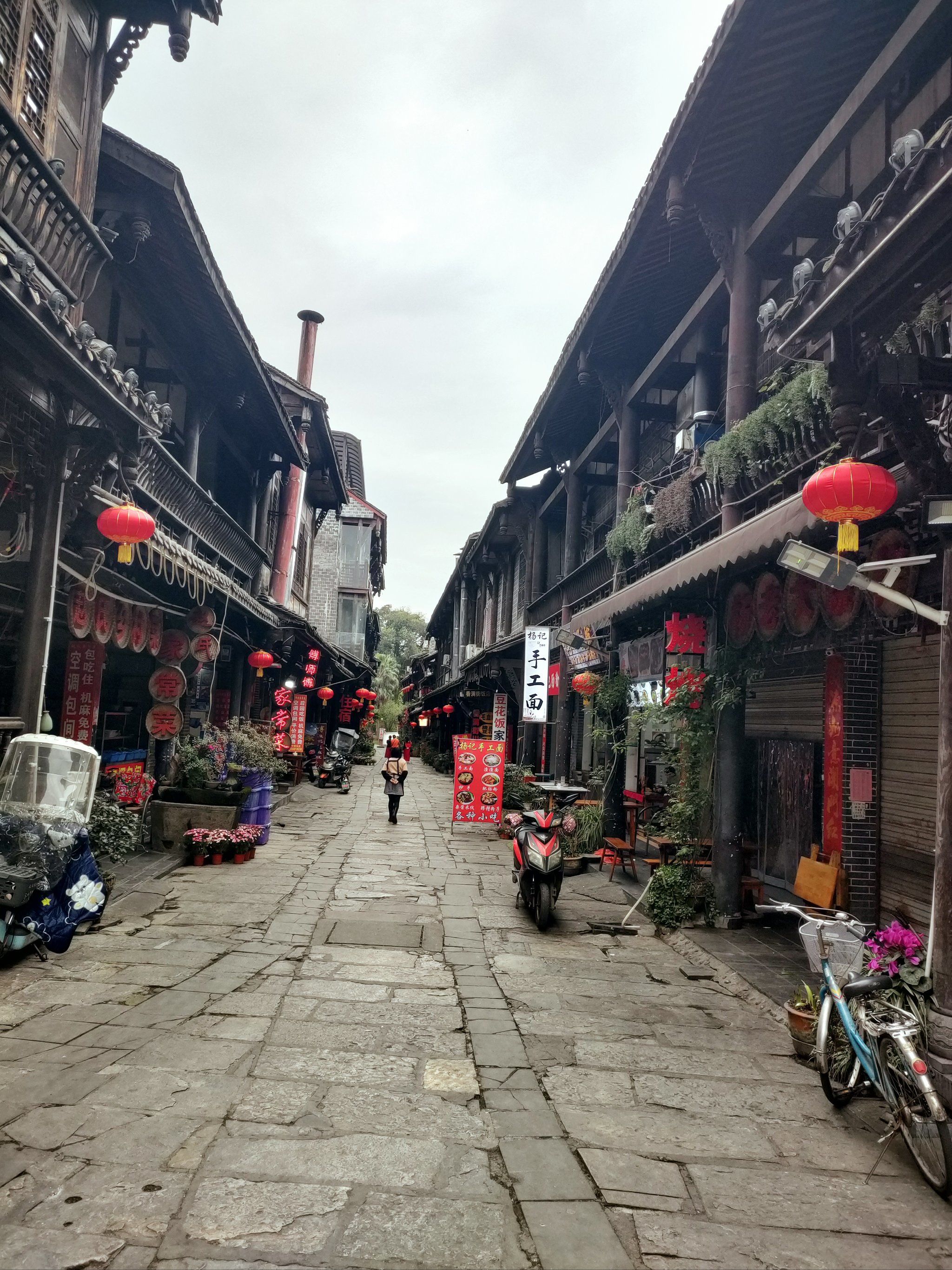 春访青城山