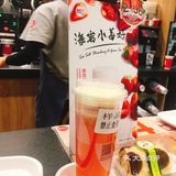 新出饮品 海岩小莓打 上面有海盐奶霜哦