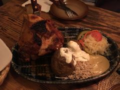 烤猪肘+土豆-Krčma Šatlava