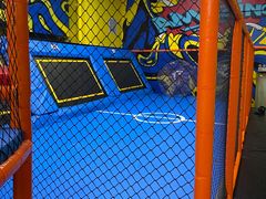 -爱蹦iBOON蹦床运动馆(江汉店)